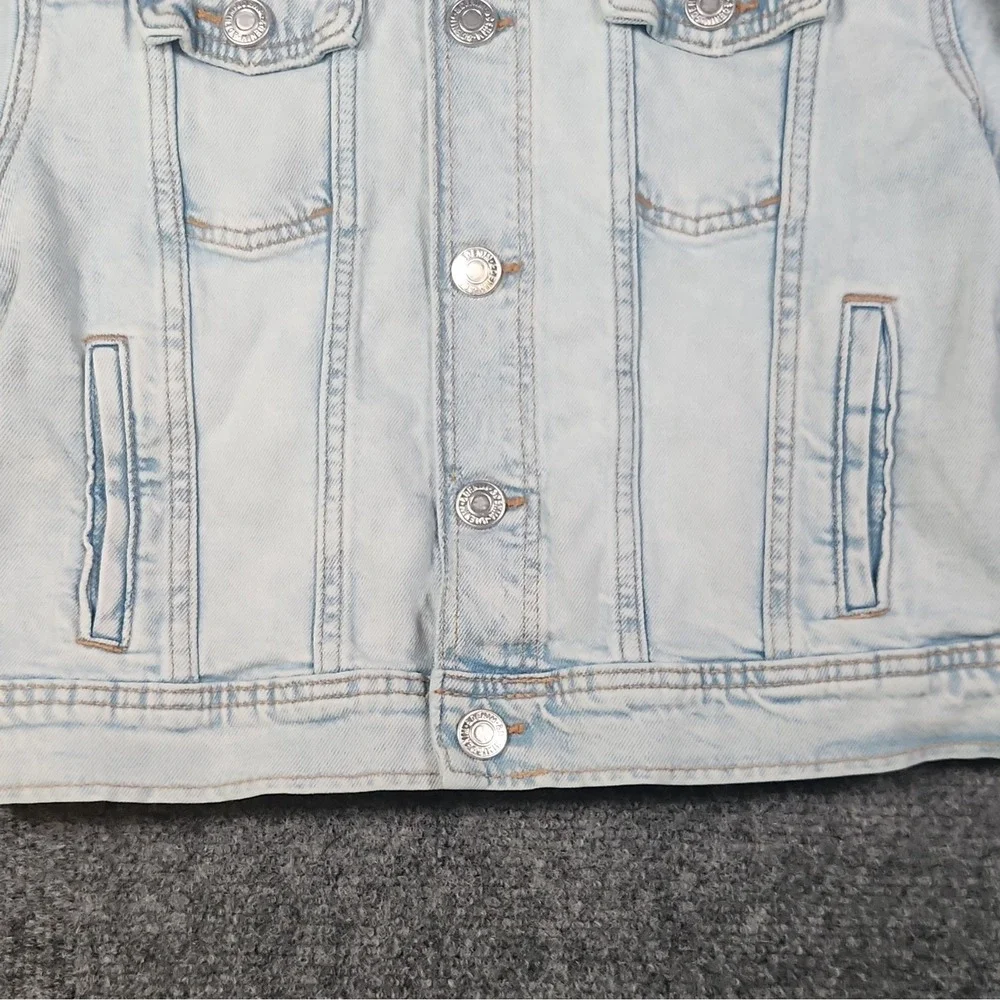 H&M Kids Light Wash Denim Trucker Jacket Jean Coat Size 5-6T Unisex